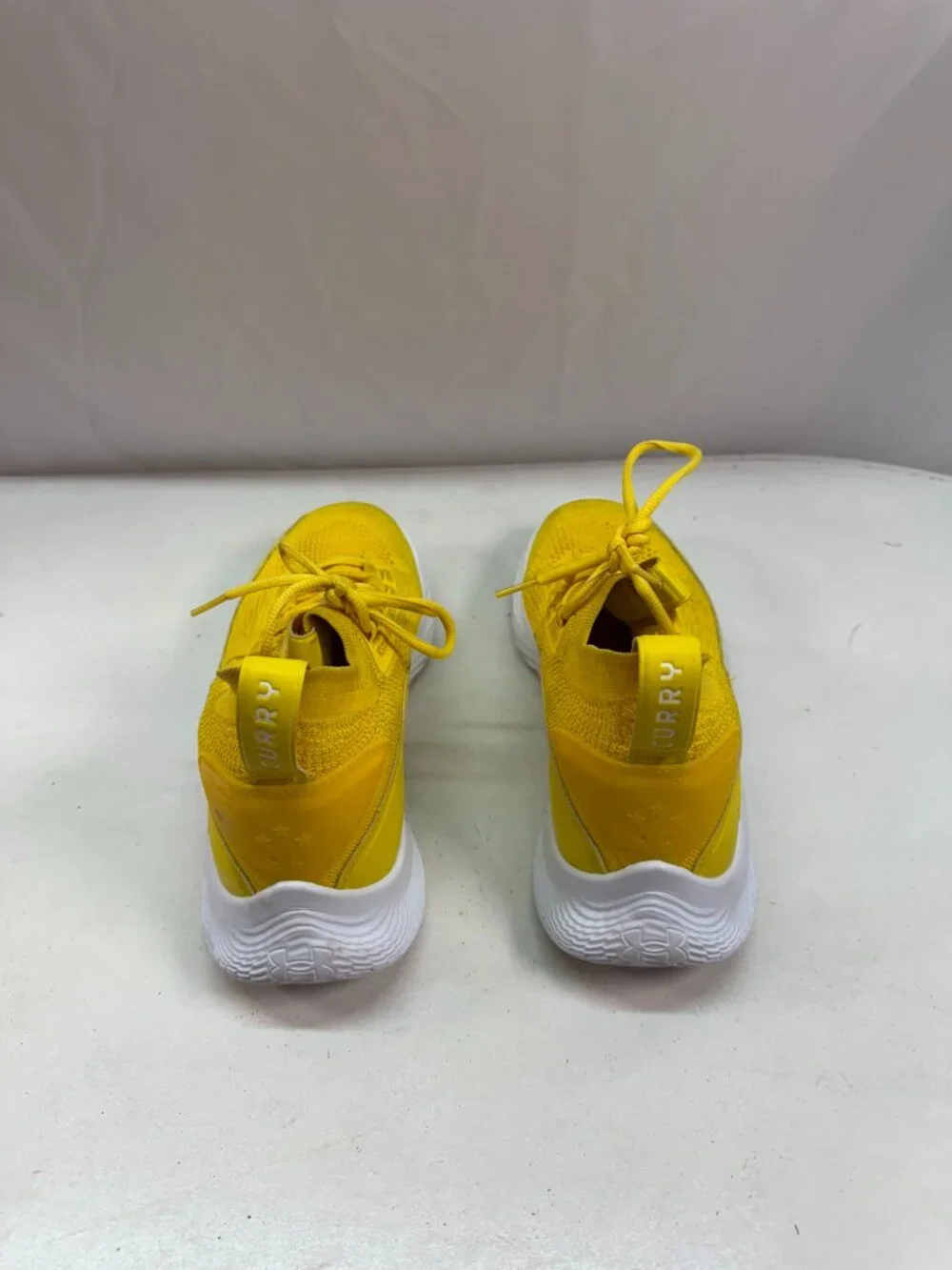 Under Armour Curry Flow Yellow Women’s 10 / Men’s 8.5 Running Shoes 3023085‑701
